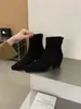 Botas curtas elásticas Chuyuji estilo coreano com bico quadrado para mulheres, novo modelo outono e inverno 2026, botas finas que aumentam a altura, elegantes botas de cavaleiro