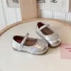 Zapatos de cuero estilo Chanel pequeños para niños 2026 primavera y otoño nuevos versión coreana zapatos de princesa para niñas con suelas blandas y diseño antideslizante