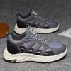 Tênis Esportivo Masculino 2025 Primavera Novo Tendência Outdoor Sola Grossa Tênis de Corrida Fashion Estilo Coreano Respirável e Resistente ao Desgaste Tênis Casual