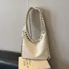 Bolso de Hombro para Mujer con Tachuelas Estilo Retro Europeo y Americano Verano 2026 Nicho de Alto Valor Bolso Tote de Hombro para Motocicleta de Moda