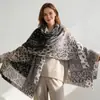 Patchwork de forro polar amigable con la piel con estampado de anacardo, adecuado para exportación y transmisiones en vivo transfronterizas, bufanda estampada de cachemira sintética cálida y amigable con la piel para otoño/invierno, chal versátil