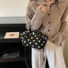 Bolso de mano de alta costura transfronterizo tipo cubo para mujer, nuevo modelo otoño 2026, bolso casual de hombro y cruzado con lunares grandes