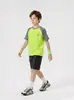 Camisetas Esportivas Frescas de Manga Curta Estilo Coreano de Verão para Crianças, Tops Coloridos de Secagem Rápida para Meninas ao Ar Livre, Camisetas para Meninos Venda por Atacado
