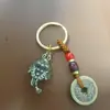 Pingente de Corrente Sapo de Três Pernas em Latão Puro Pingente Mascote Masculino para Atrair Riqueza e Manter Riqueza Chaveiro de Presente Pingente de Carro