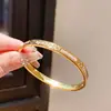 Pulseira de Aço Inoxidável com Fivela Redonda de Zircônia Estrela Coração Pulseira de Luxo Leve Moda de Alta Qualidade Temperamento Pulseira Simples