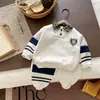 Roupas Infantis Meninos Conjunto de Outono Estiloso Bebê Primavera e Outono Moletom com Gola Reversível Conjunto de Duas Peças Roupa para Bebê e Criança Pequena