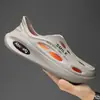 Zapatos de Agujeros de Coco para Hombre 2026 Moda de Verano Suela Suave Cómodos Juveniles Transpirables Exteriores Antideslizantes Sandalias de Playa
