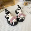 Sandálias para Meninas 2026 Novo Modelo Kumi Verão Infantil Estiloso Bico Fechado Leve Sapatos para Meninas Estilo Quente de Venda no Verão
