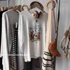 Camiseta Blanca Fina de Manga Larga Estilo Perezoso Dulce Reductora de Edad para Mujer 2025 Nuevo Otoño Temprano Pequeña Camiseta de Base Superior