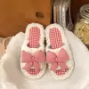 Chinelos com Laço 2026 Salto Baixo Casual Sapatos de Casa Femininos Chinelos de Calçar Antiderrapantes Novo Pelúcia Outono Inverno Xadrez