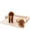 Camas para gatos y perros bordadas personalizadas de fábrica, tapetes para mascotas para todas las estaciones, camas para perros con almohadas, tapetes para dormir para mascotas al por mayor
