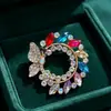 Broche Borboleta Colorida de Diamante Jovem Luxuoso 2026, Broche Vazado de Liga de Diamante Completa, Acessório para Terno e Vestido, Lapela