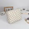 Bolsa de maquiagem acolchoada de veludo em estoque, necessaire portátil de grande capacidade com divisórias, bolsa de armazenamento de cosméticos de viagem para viagens de negócios