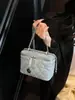 Bolso Pequeño Bordado Acolchado de Verano para Mujer 2025 Nueva Moda Bolso Cuadrado Pequeño Incrustado con Diamantes, Bolso Cruzado Elegante y Versátil con Cadena