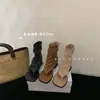 Sandalias de Tira con Tacón Grueso para Mujer Verano Ropa Exterior Sandalias Caladas 2025 Nuevo Estilo Francés Aumento Interno de Altura Pantalones Botines Cortos de Espiga