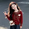 Conjunto de Cardigã de Tricô e Jeans Estilo Outono para Meninas Calças Largas de Perna Larga Estilo Coreano Conjunto de Duas Peças para Crianças de Tamanho Médio e Grande Roupa de Outono da Moda