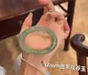 Pulsera Redonda de Jade Verde Gruesa de 13 mm Jade Gris Antiguo Estilo Chino Nuevo Accesorios para Cheongsam Pulsera de Concubina Imperial Pulsera de Estilo Chino para Mujeres