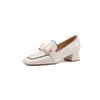 Mocassins de laço de estilo britânico 2021 Primavera Novo dedo do pé quadrado Couro Sapatos preguiçosos Sapatos grossos de salto médio de camada única Sapatos de couro femininos
