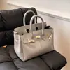Bolsa de Platina de Alta Qualidade Moda Bolsa de Grande Capacidade Feminina Outono 2024 Nova Tendência Versátil Textura Estilo Ocidental Bolsa de Ombro