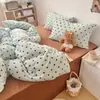 Conjunto de Cuatro Piezas de Leche Polar Clase A con Lunares para Otoño e Invierno Estilo Sencillo Conjunto de Tres Piezas de Ropa de Cama de Polar Coral Grueso y Cálido