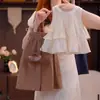 Conjunto de verano para niñas, ropa de bebé elegante, camiseta sin mangas de encaje única y moderna estilo coreano para niñas, blusa de muñeca y pantalones de pierna ancha