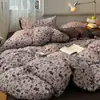 Conjunto de cama de quatro peças em gaze de camada dupla estilo nórdico, adequado para dormitórios estudantis, camas de solteiro ou casal, incluindo uma capa de edredom e um lençol de cama, e pode ser usado em todas as quatro estações