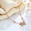 Pulsera de trébol de cuatro hojas con circonita de personalidad de moda japonesa y coreana, diseño de lujo ligero, joyería de acero de titanio para mujer, no se decolora, venta al por mayor, versátil