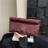 Bolsa Envelope Textura Fosca de Alto Valor Nova Moda Outono 2025 Clutch Elegante para Mulheres