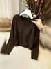 Blusa de tricô vazado com atmosfera de outono para mulheres, estilo curto, para pessoas petite, solta e modeladora, top casual de manga longa para usar por baixo