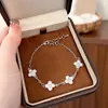 Moda Versátil para o Dia a Dia Luxo Simples Alto Padrão Concha Flor de Quatro Folhas Pulseira Joias Elegantes de Nicho Exquisite