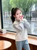 Sudadera Falsa de Dos Piezas para Niñas Primavera y Otoño 2026 Nuevo Estilo Camisa con Cuello para Niños Top Moda de Otoño Camisa Polo a la Moda para Niñas