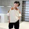 Camiseta de Manga Curta para Meninos Verão 2026 Novo Estilo Crianças Bonitas Pequenos Mestres Roupas de Verão para Bebê Menino Fina de Algodão Puro Camisa Polo