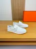 Mocasines de piel de vacuno de capa superior para hombre, zapatos casuales blancos sin cordones con hebilla metálica, cuero genuino, suministro transfronterizo