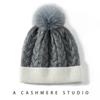 Chapéu de Cashmere Feminino com Design de Bolinha de Pelo em Cores Contrastantes, Estilo Fofo e Suave, Roupa Versátil para o Trabalho, Chapéu de Lã Tricotado com Proteção para as Orelhas