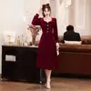 Vestido de Brindis Nupcial Borgoña Estilo Francés con un Toque de Lujo, Vestido de Compromiso Francés de Terciopelo Dorado, Vestido Petite para Homecoming