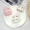 Broche de Pelúcia Fofo de Animal Desenho Animado Coelho Boneca Acessórios Decorativos Infantis Bolsa de Menina Roupas Acessórios DIY