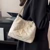 Cadena de bolso popular de este año Bolso de mujer 2023 nueva moda ocio Diamante viajero Rojo de internet bolso de hombro tipo cubo