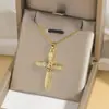Colar Feminino Colorido Zircônia Joias Design de Nicho Pingente Cruz Completo em Diamante Colar Corrente de Clavícula em Aço Inoxidável