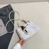 Bolso de mano rosa lindo de celebridad de internet de alta gama, nuevo y elegante para la primavera-verano 2026, versátil, niche de Instagram, para hombro y cruzado