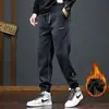 Calça jogger masculina de veludo cotelê com forro de fleece, espessa, para inverno, quente, esportiva, confortável e versátil, calça longa casual para o dia a dia