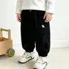 Pantalones hasta el tobillo para niños, nuevos estilos de primavera y otoño, pantalones de moda bordados para niños, pantalones casuales holgados versátiles estilo coreano para niños pequeños