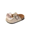 Lindos zapatos de mujer estilo Birkenstock de dibujos animados, nueva colección primavera/otoño 2026, sandalias sin cordones con lazo y diseño de pez gato, disponibles en estilos a juego para padres e hijos
