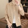 Novo Casaco Tricotado Listrado Masculino de Primavera e Outono Transfronteiriço Estilo Coreano Casual Retrô com Lapela Cardigã Solto