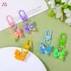 Llavero de resina de mariposa en colores de caramelo con un delicado colgante floral, llavero de cuentas DIY para el corazón de las niñas, accesorio a juego