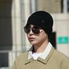 Gorro de lana de color liso con protección auditiva abrigado de moda para hombres y mujeres de Corea, gorro de punto combinable para otoño e invierno, gorro frío con forro polar.