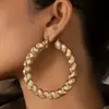 Brincos de Metal Torcido de Alta Qualidade Estilo Europeu e Americano, Brincos Versáteis em Forma de C Vintage e Elegantes para Mulheres Atacado