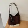 Bolsa de ombro retrô de camurça transfronteiriça, grande capacidade, bolsa balde feminina nova moda 2026, bolsa de ombro