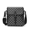 Bolsa de Ombro Masculina Xadrez Clássico Moda Vertical Bolsa para iPad Pequena Bolsa de Ombro para o Dia a Dia