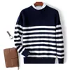 Novo suéter masculino de lã para o inverno, suéter de tricô feito de lã pura com listras estampadas, espessado e quente, com gola semi-alta, suéter de cashmere