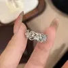 Anillo Elegante de Lujo Ligero Estilo Francés Retro Flor de Lirio Dorada Tachonada de Diamantes Exquisita Moda Temperamento Estilo Old Money Anillo Abierto